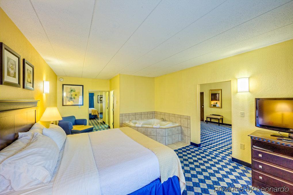 Holiday Inn Columbus North I-270 Worthington ภายนอก รูปภาพ